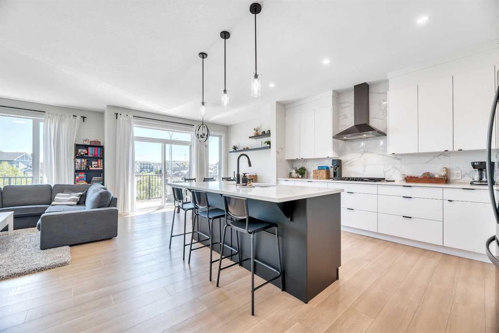 Picture of 656 Reynolds Crescent SW, Airdrie Real Estate Listing