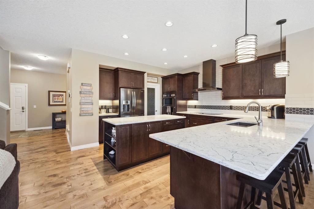 Picture of 250 Evansglen Drive NW, Calgary Real Estate Listing
