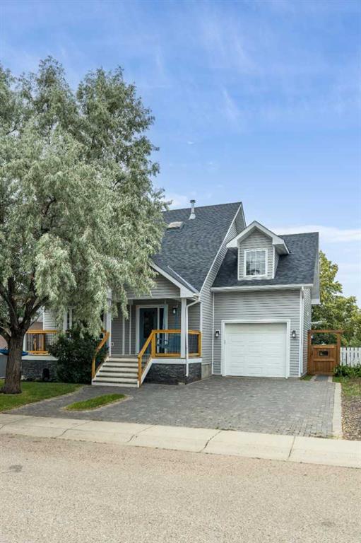 Picture of 974 Kipling Crescent SW, Redcliff Real Estate Listing