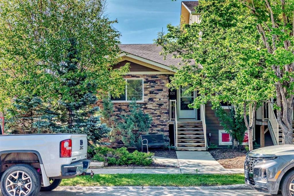 Picture of 101, 323 4 Avenue , Strathmore Real Estate Listing