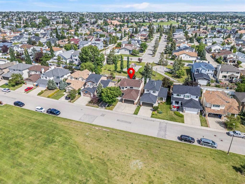Picture of 139 Hawkville Close NW, Calgary Real Estate Listing