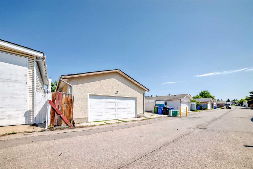 Picture of 5307 Madigan Drive NE, Calgary Real Estate Listing