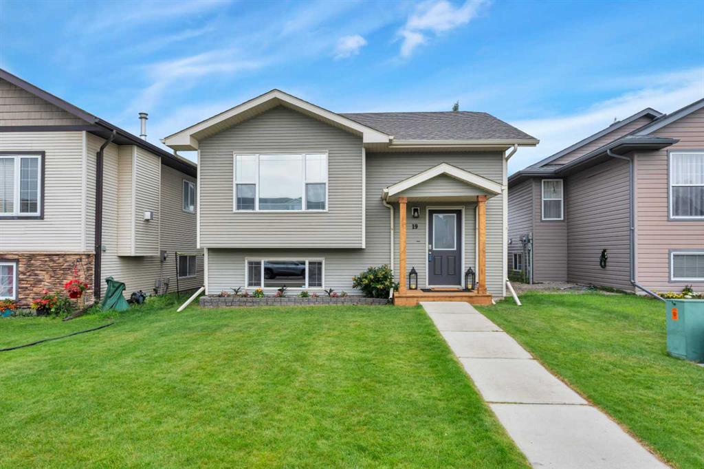 Picture of 19 Horne Close , Sylvan Lake Real Estate Listing