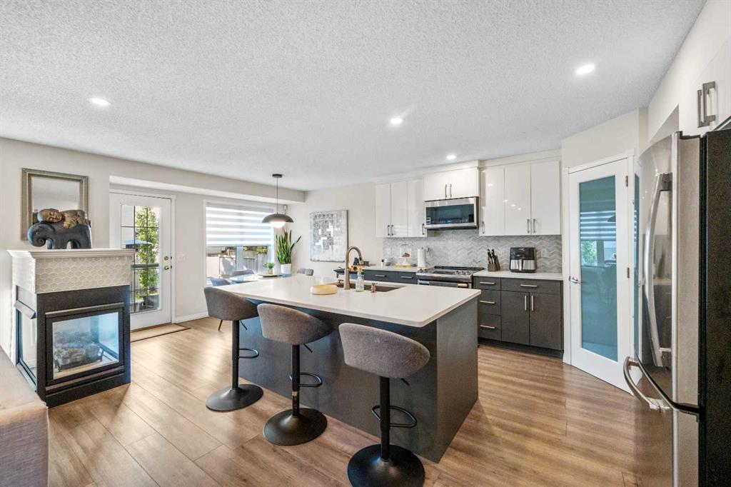 Picture of 156 Coral Springs Close NE, Calgary Real Estate Listing