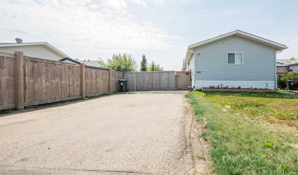 Picture of 9507 111 Avenue , Clairmont Real Estate Listing