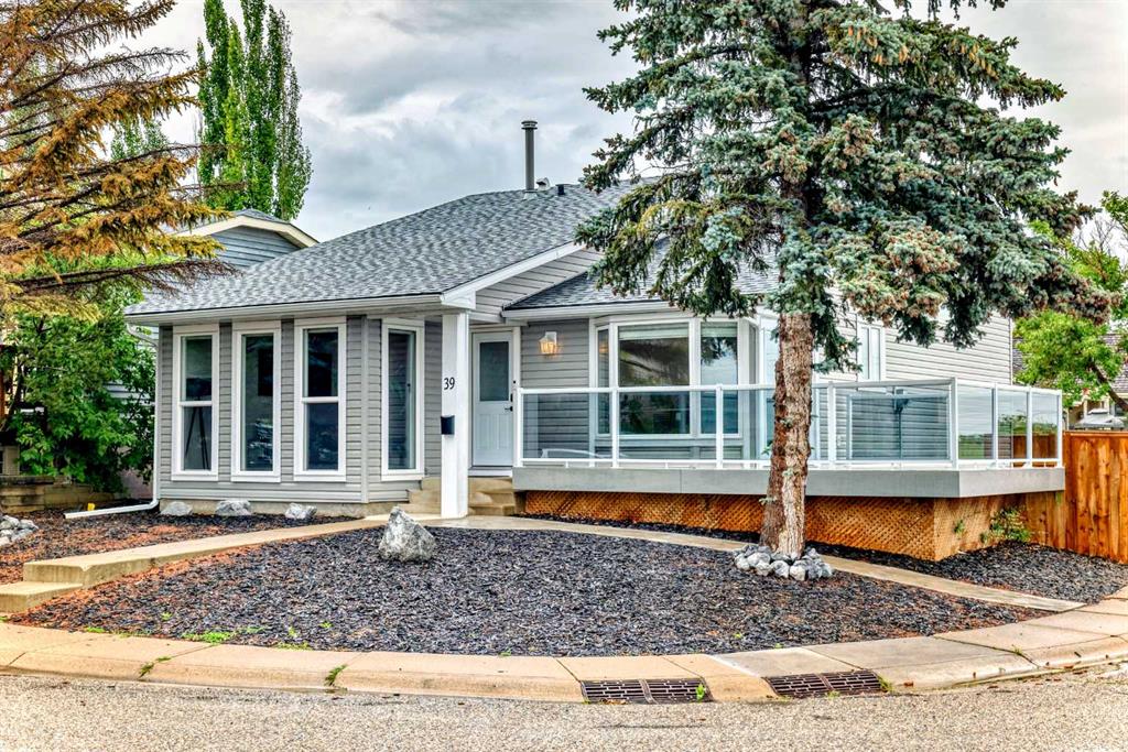 Picture of 39 Strandell Crescent SW, Calgary Real Estate Listing