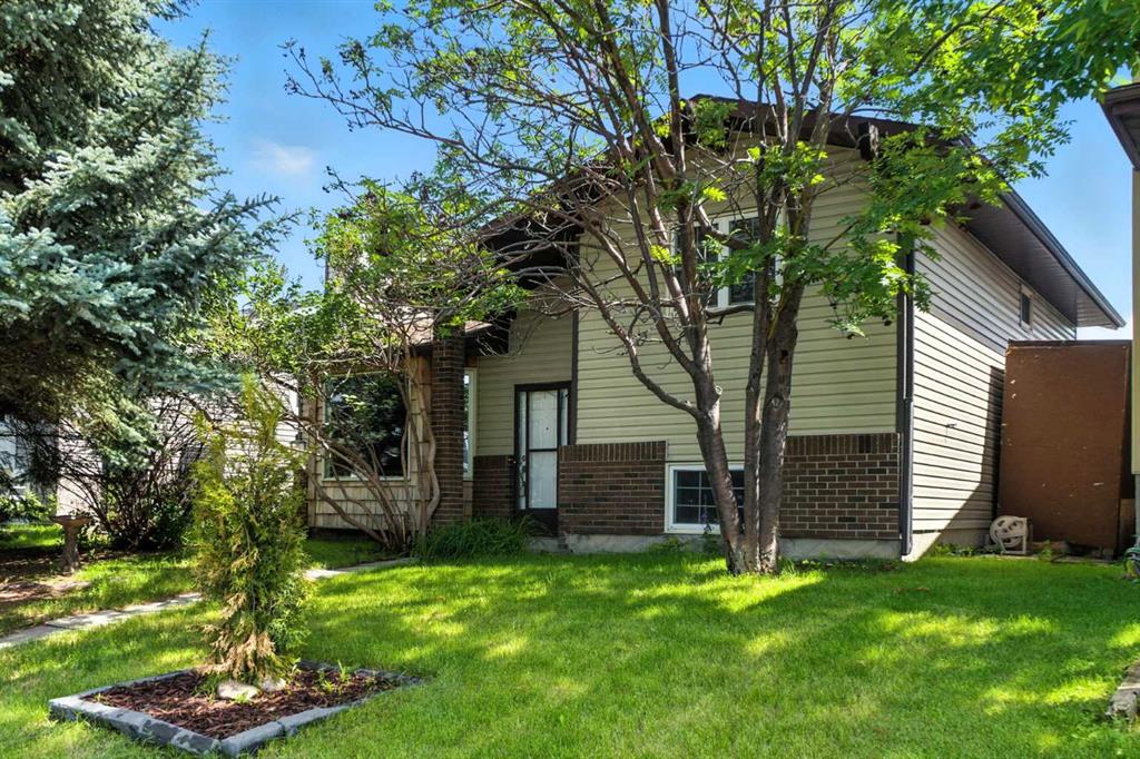 Picture of 12 Castlegrove Place NE, Calgary Real Estate Listing