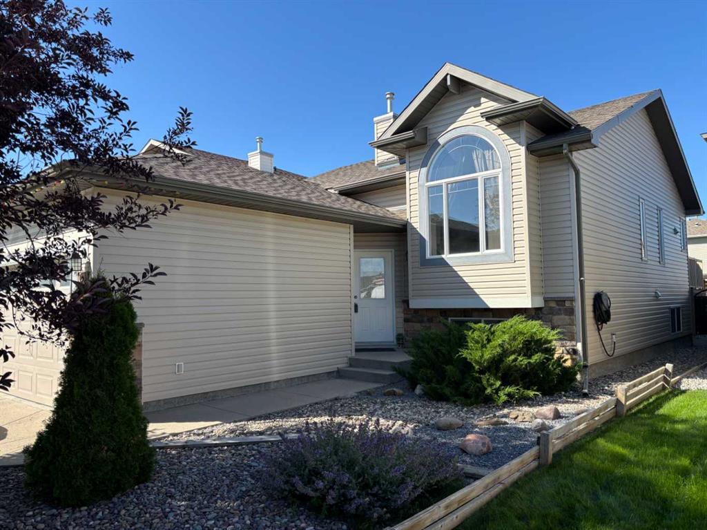 Picture of 208 Silkstone Bay W, Lethbridge Real Estate Listing