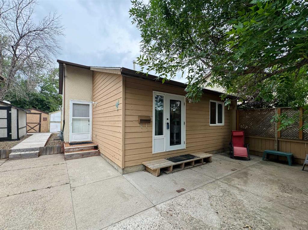 Picture of 806 Columbia Boulevard W, Lethbridge Real Estate Listing