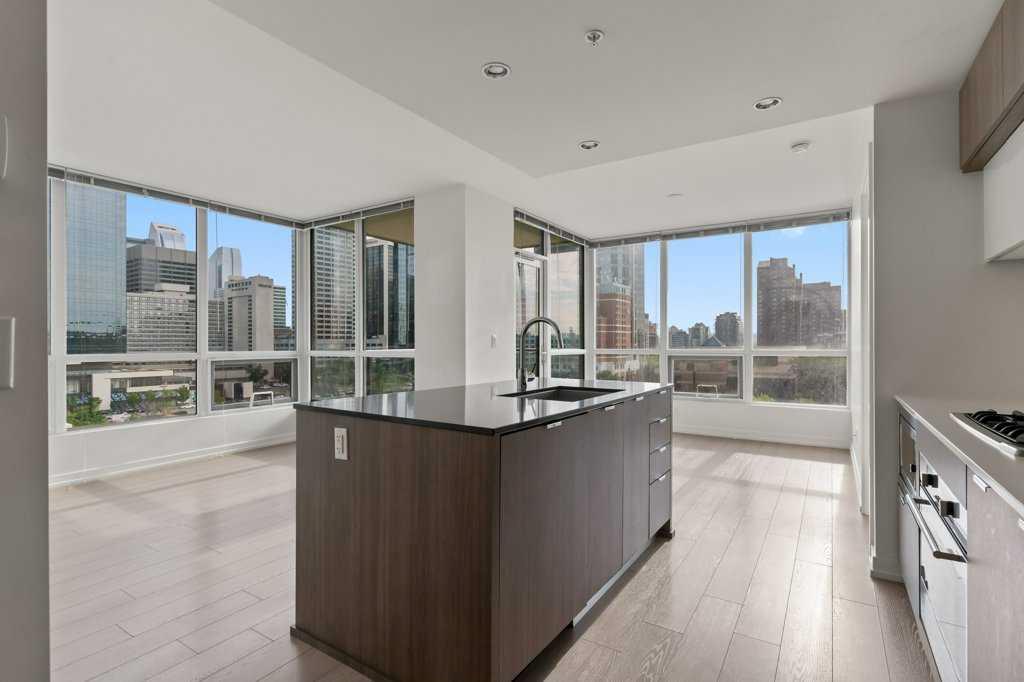 Picture of 806, 128 2 Street SW, Calgary Real Estate Listing