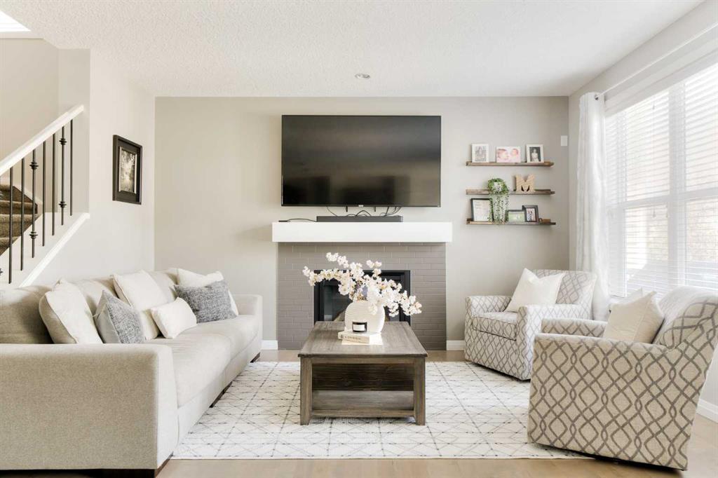 Picture of 49 Sunset Manor , Cochrane Real Estate Listing