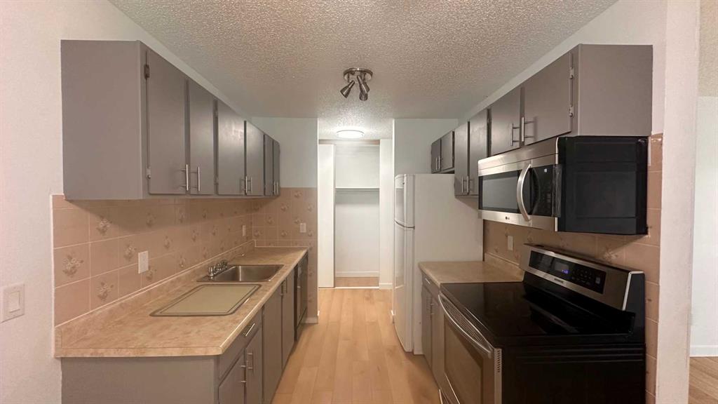 Picture of 204, 420 Columbia Boulevard W, Lethbridge Real Estate Listing