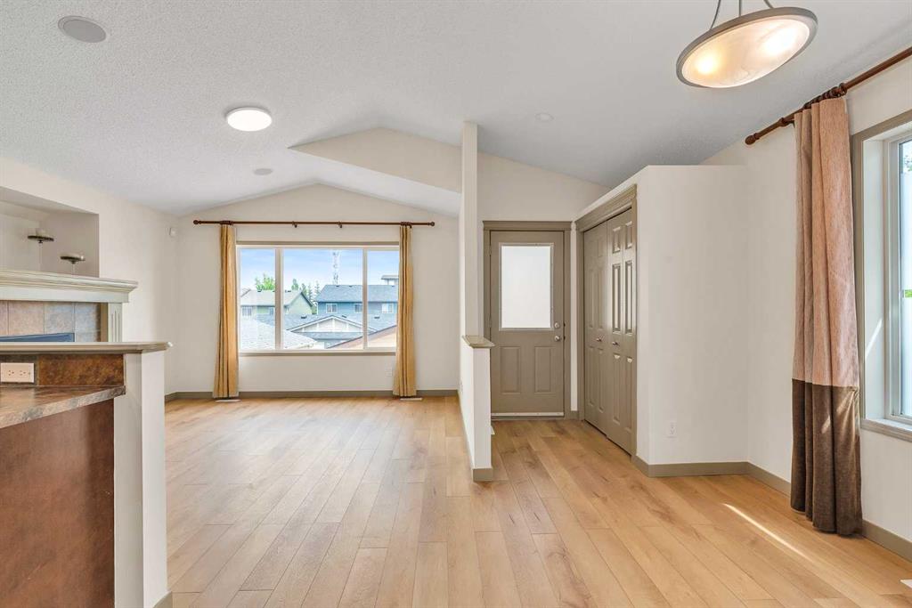 Picture of 16 Panora Close NW, Calgary Real Estate Listing