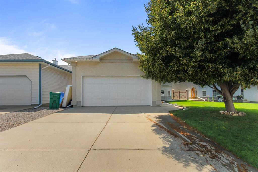 Picture of 727 Heritage Boulevard W, Lethbridge Real Estate Listing