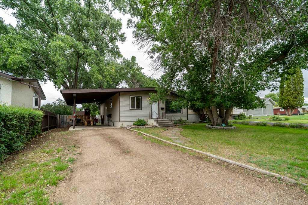 Picture of 512 4 Street SE, Redcliff Real Estate Listing