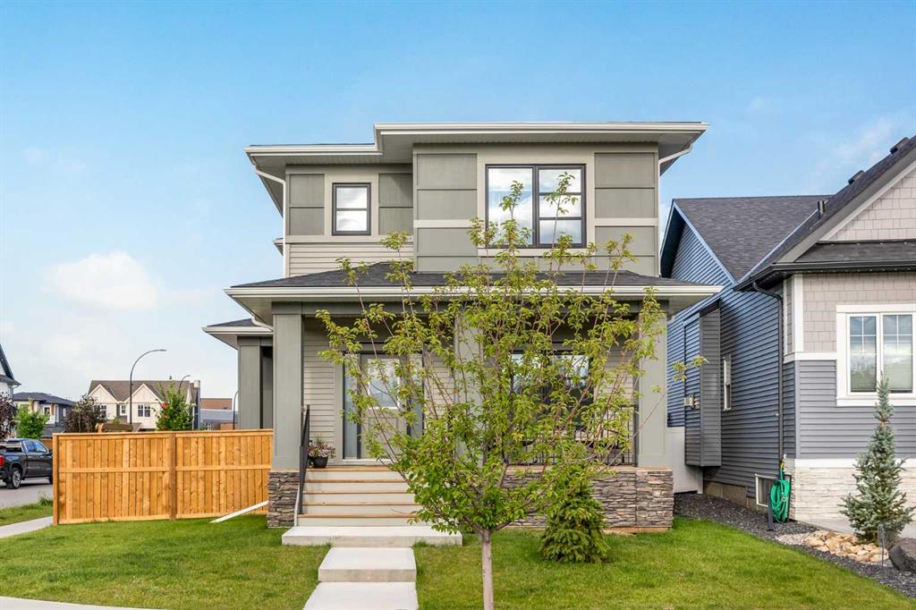 Picture of 800 Reynolds Manor SW, Airdrie Real Estate Listing