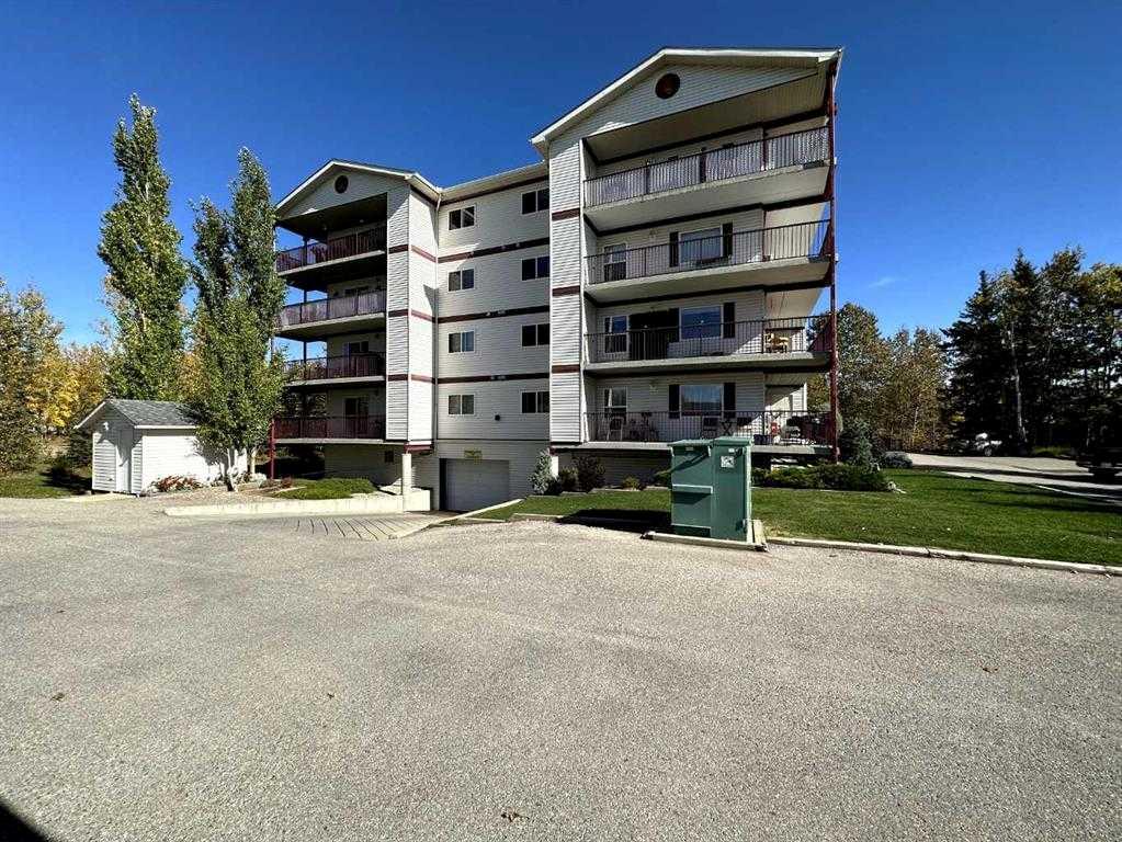 Picture of 302, 203 Centre Street N, Sundre Real Estate Listing