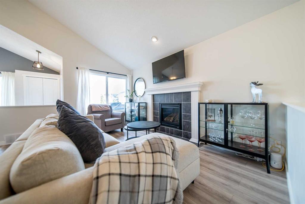 Picture of 184 Copperstone Gardens SE, Calgary Real Estate Listing