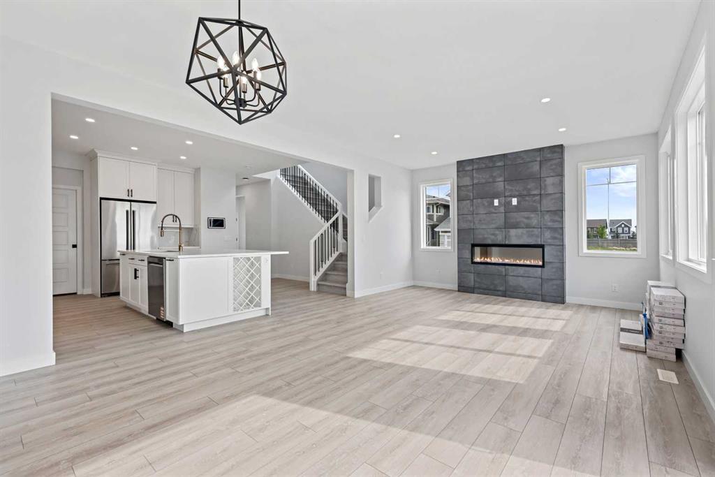 Picture of 33 Magnolia Path SE, Calgary Real Estate Listing
