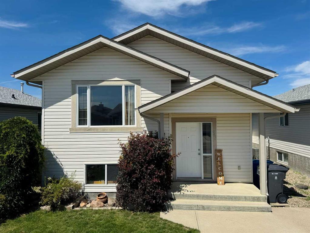 Picture of 67 Cowichan Court W, Lethbridge Real Estate Listing