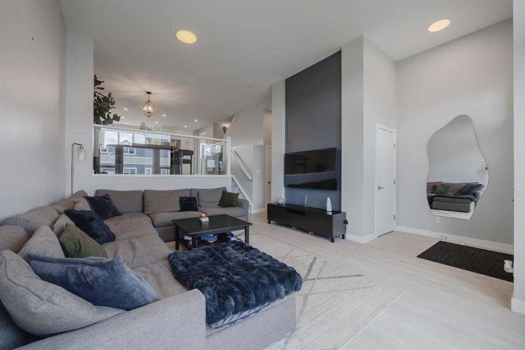 Picture of 190 Magnolia Square SE, Calgary Real Estate Listing