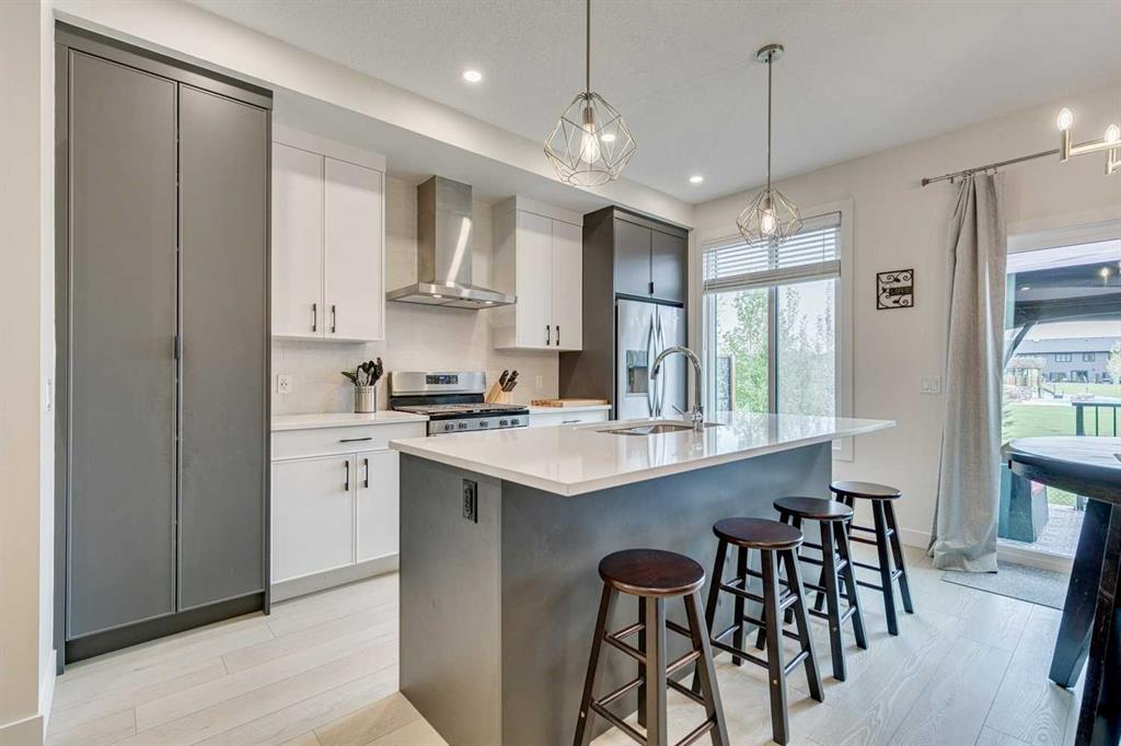 Picture of 379 Wolf Creek Manor SE, Calgary Real Estate Listing
