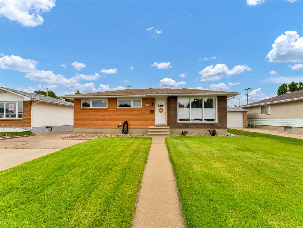 Picture of 777 Bassett Crescent NW, Medicine Hat Real Estate Listing