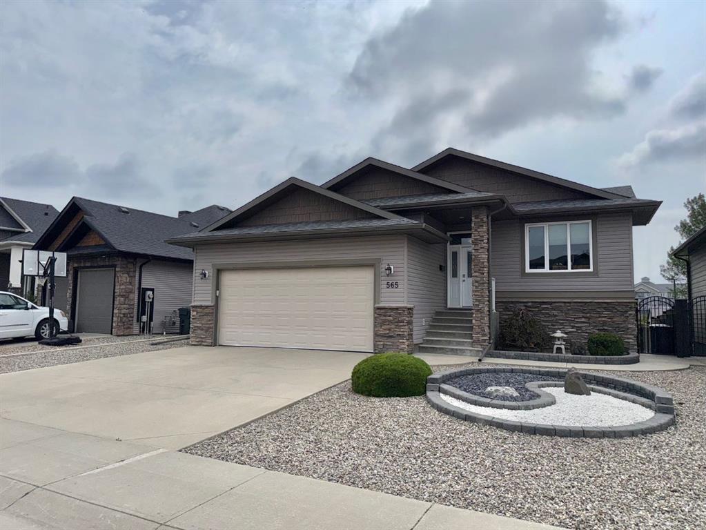 Picture of 565 Edinburgh Road W, Lethbridge Real Estate Listing