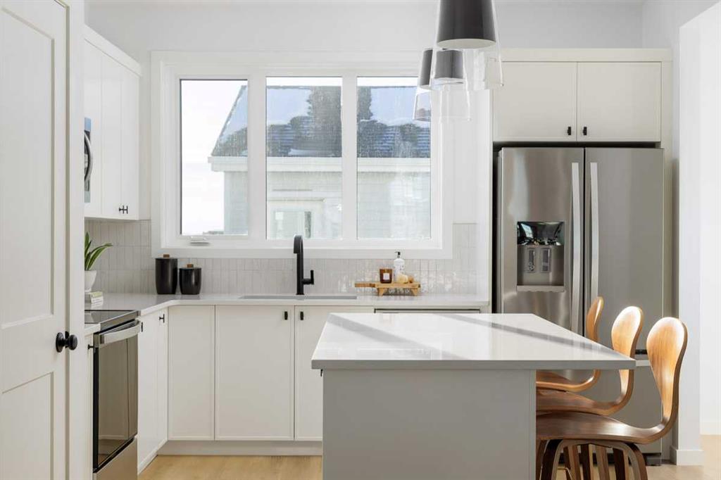 Picture of 1445 Rangeview Drive SE, Calgary Real Estate Listing