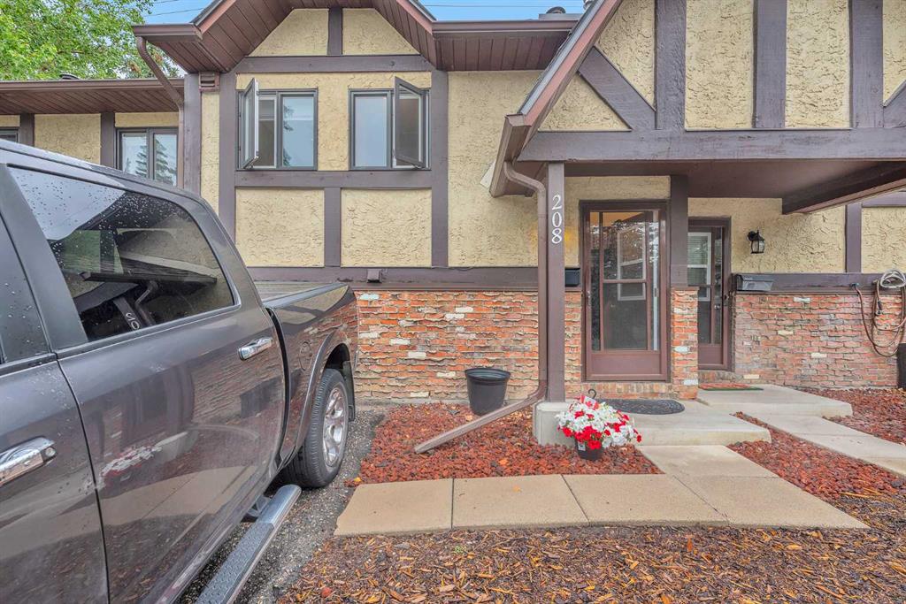 Picture of 208 Storybook Terrace NW, Calgary Real Estate Listing