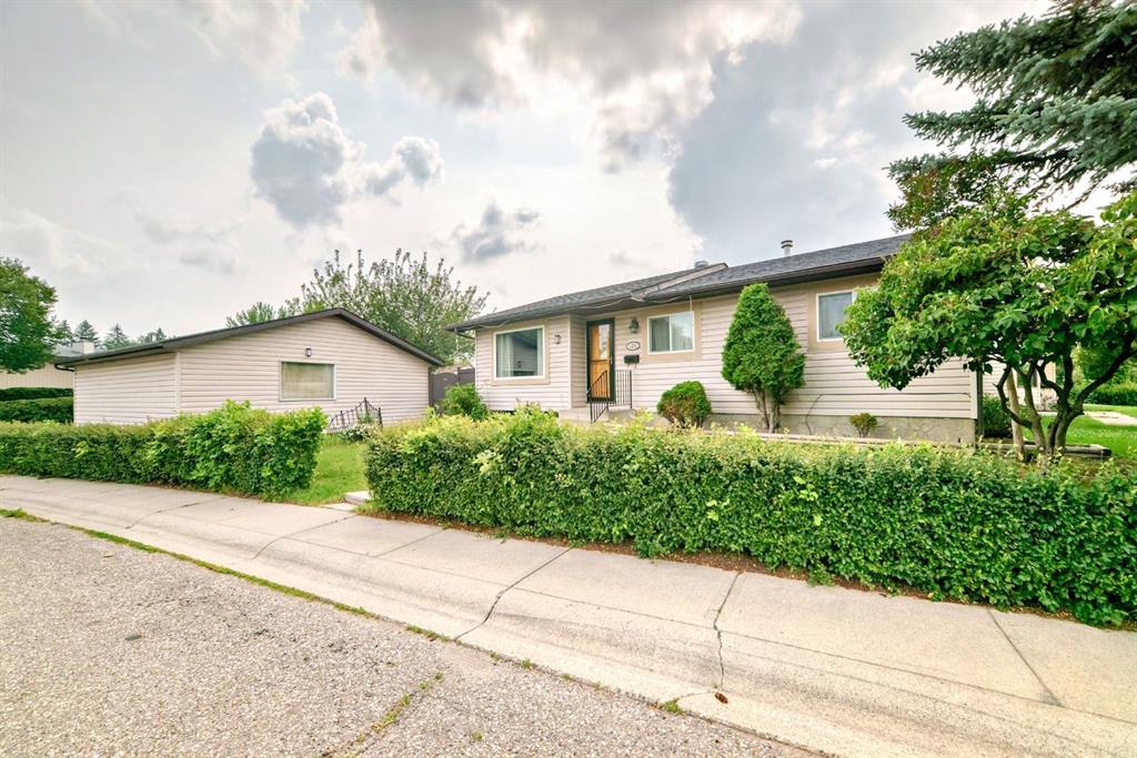 Picture of 120 Pinegreen Close NE, Calgary Real Estate Listing