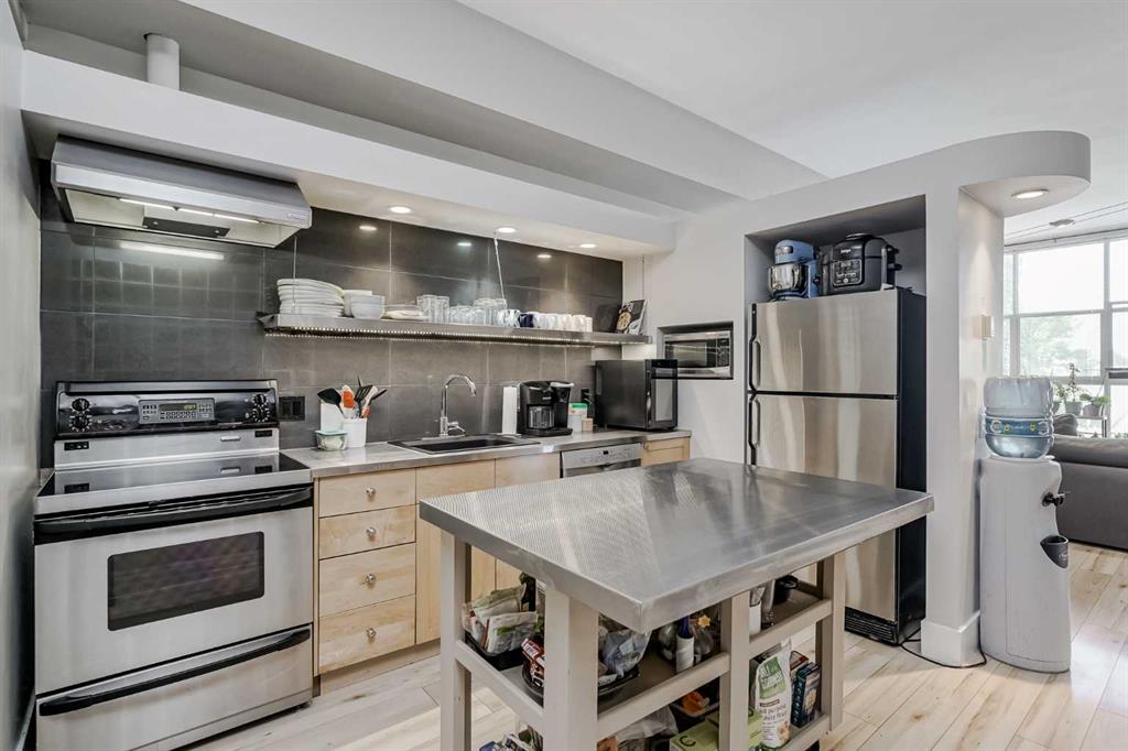 Picture of 205, 59 Glamis Drive SW, Calgary Real Estate Listing