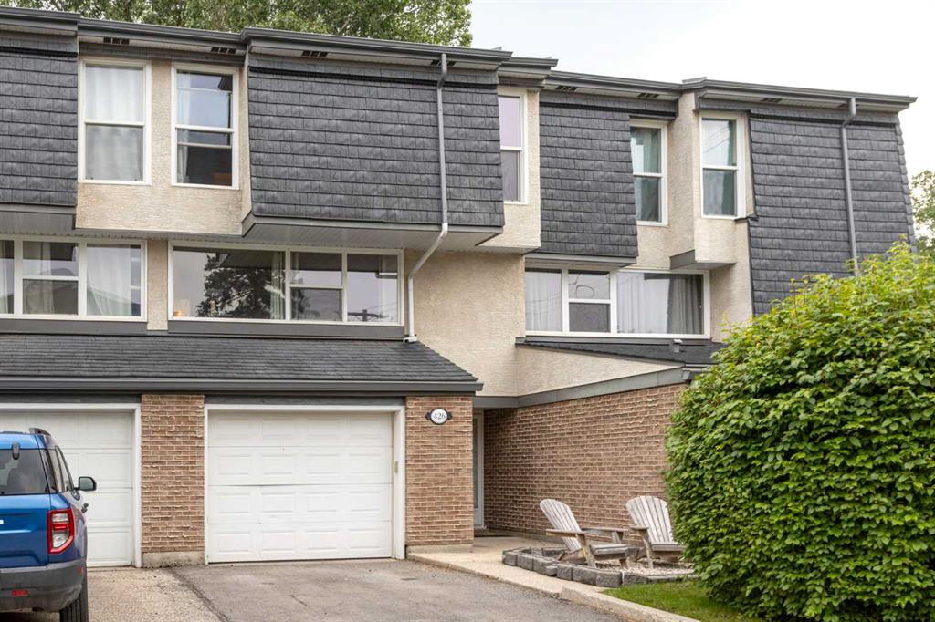Picture of 426 Brae Glen Crescent SW, Calgary Real Estate Listing