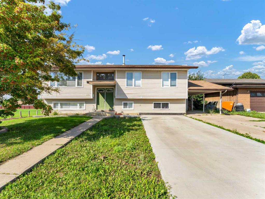 Picture of 160 Sprague Way SE, Medicine Hat Real Estate Listing