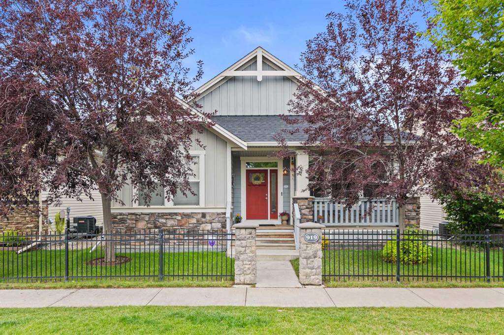 Picture of 919 Williamstown Boulevard NW, Airdrie Real Estate Listing