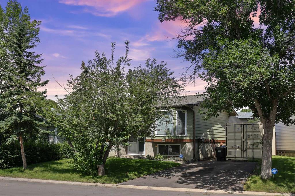 Picture of 923 Whitehill Way NE, Calgary Real Estate Listing