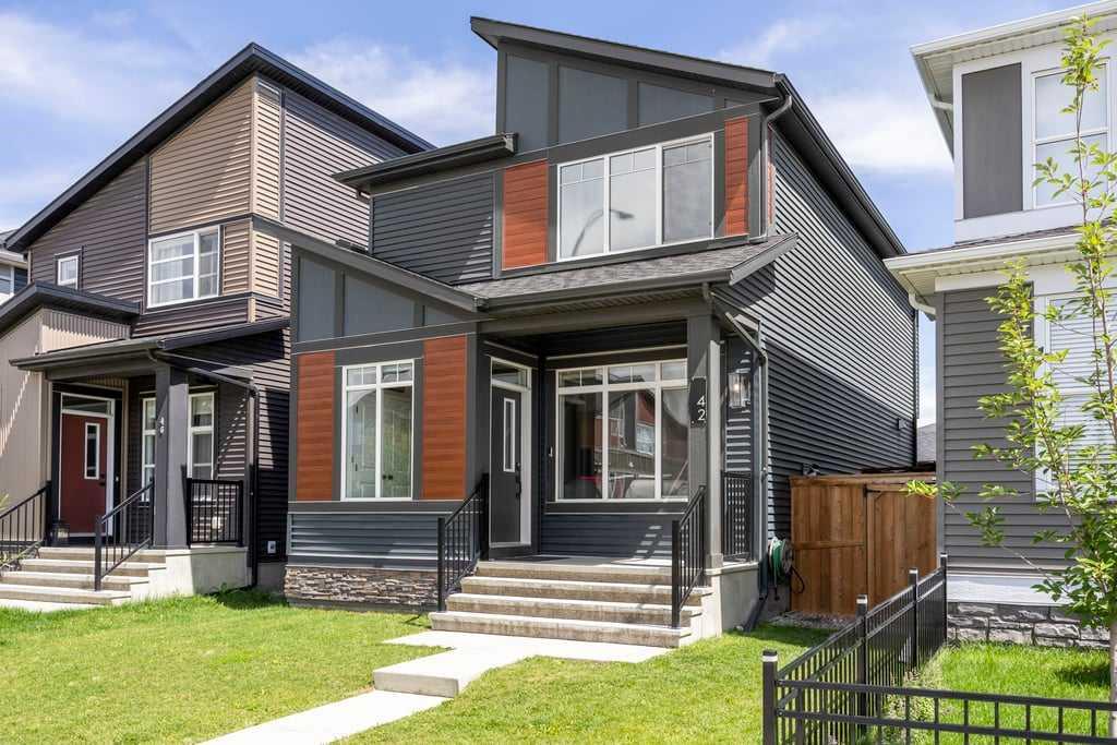 Picture of 42 Wolf Creek Manor SE, Calgary Real Estate Listing