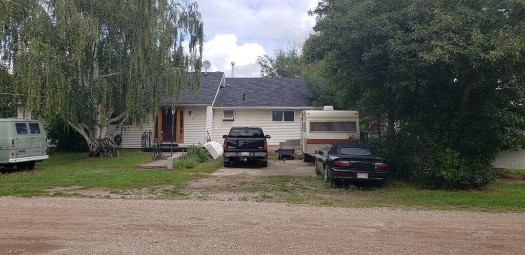 Picture of 213 Truman Street , Carmangay Real Estate Listing