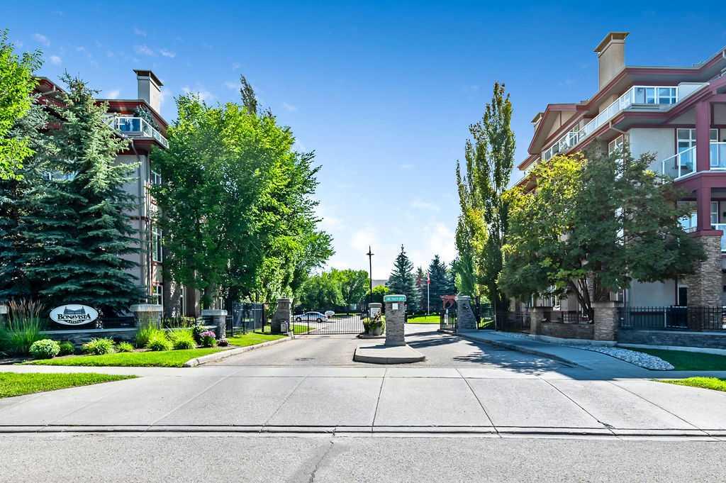 Picture of 3221 Lake Fraser Green SE, Calgary Real Estate Listing