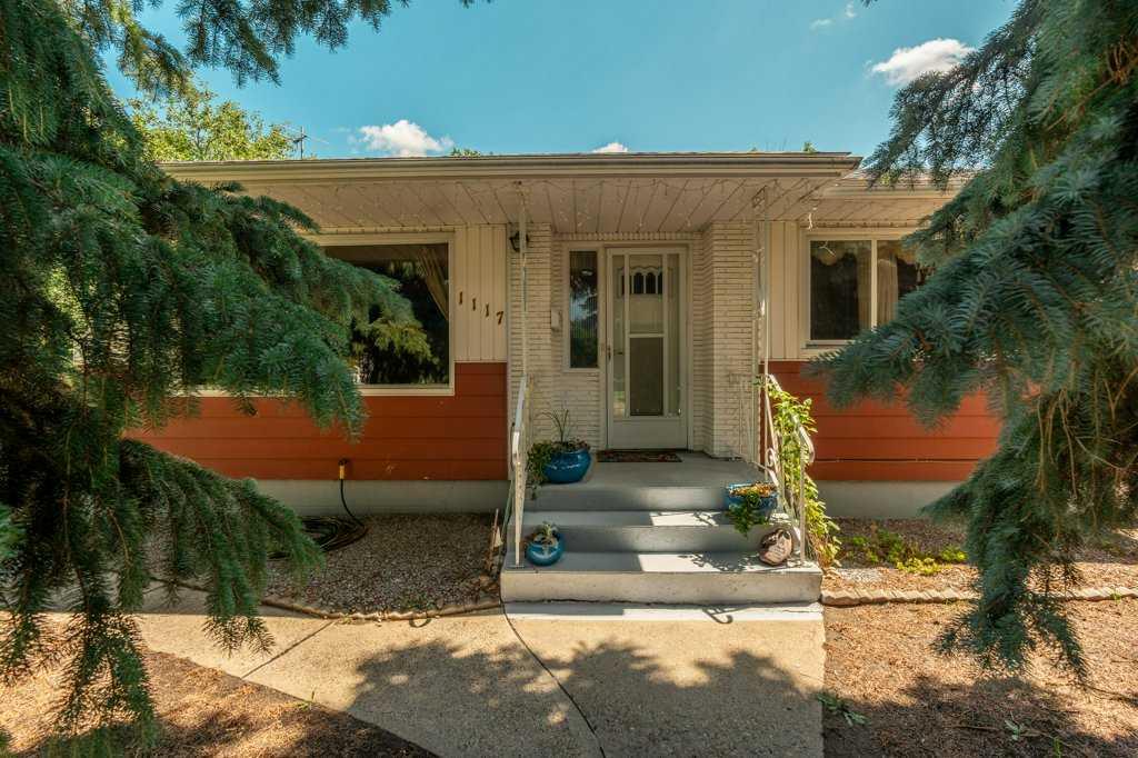 Picture of 1117 17 Street N, Lethbridge Real Estate Listing