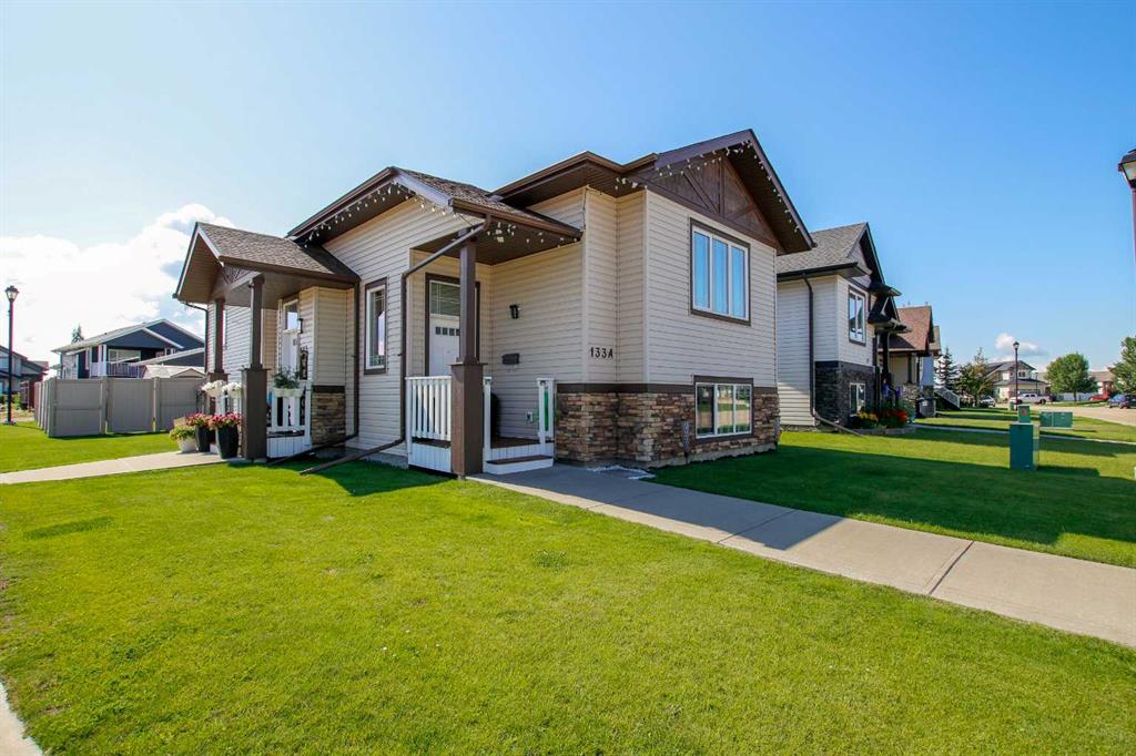 Picture of A & B, 133 Redwood Boulevard , Springbrook Real Estate Listing