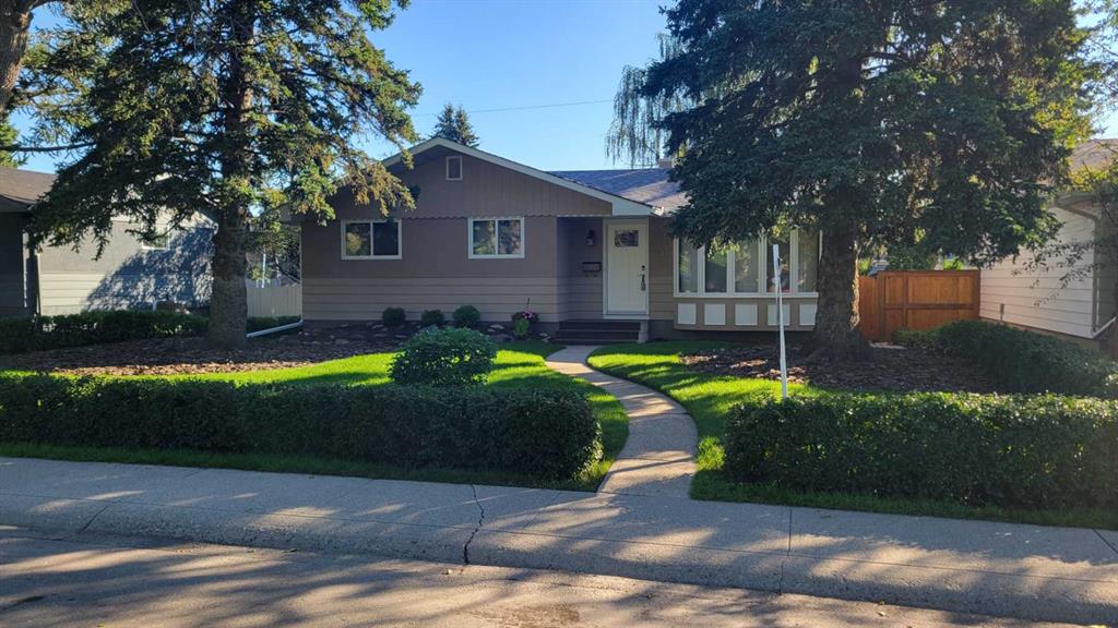 Picture of 14 West Glen Crescent SW, Calgary Real Estate Listing
