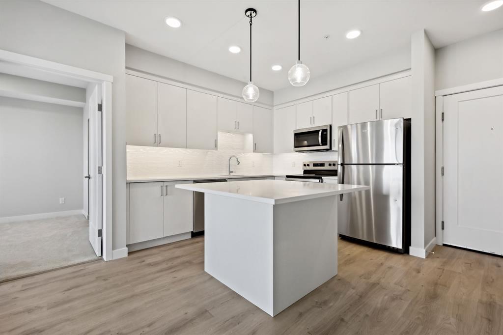 Picture of 104, 660 Shawnee Square SW, Calgary Real Estate Listing