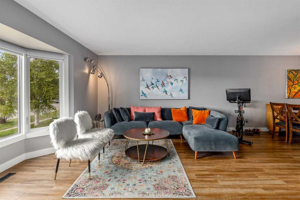 Picture of 10003 Oakfield Drive SW, Calgary Real Estate Listing