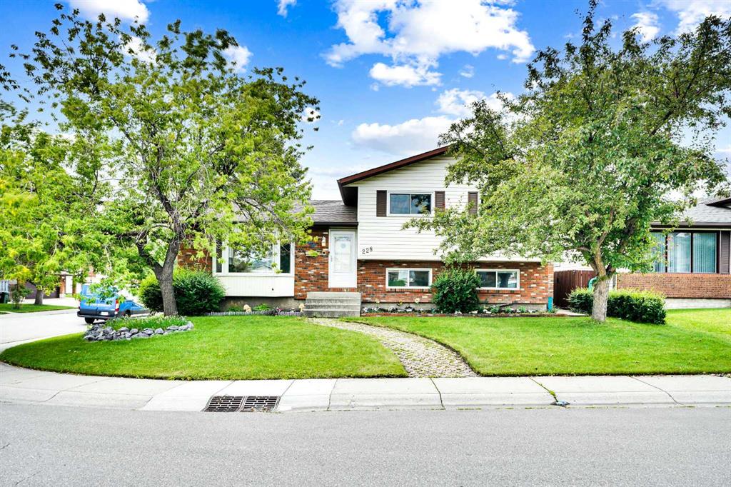 Picture of 228 Rundlemere Road NE, Calgary Real Estate Listing
