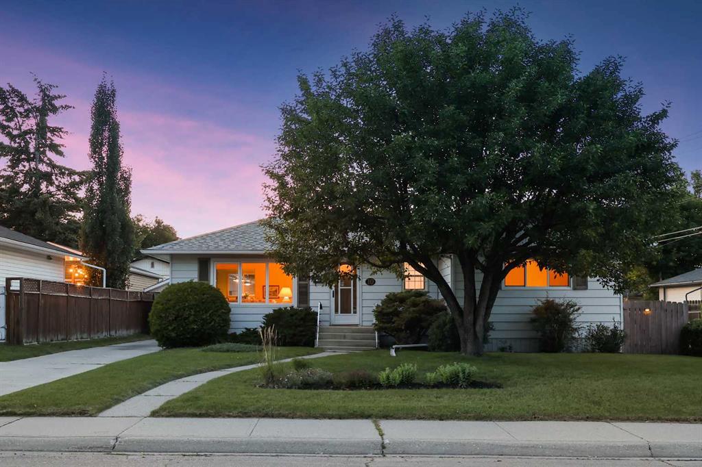 Picture of 10 Glamorgan Drive SW, Calgary Real Estate Listing