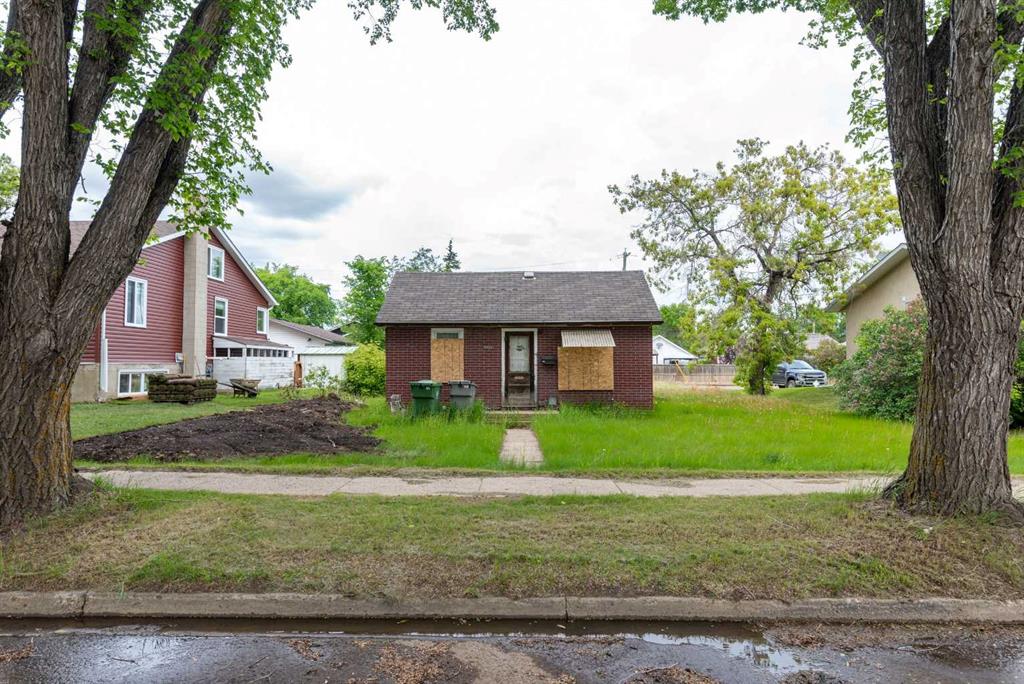 Picture of 4732 47 Street , Lloydminster Real Estate Listing