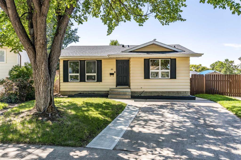 Picture of 20 Rossland Bay SE, Medicine Hat Real Estate Listing
