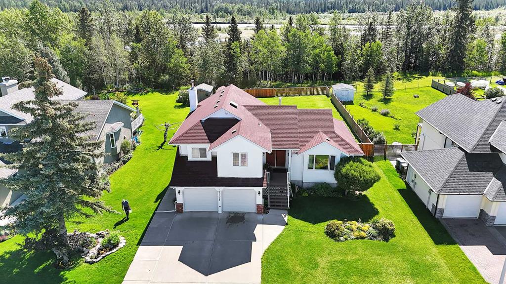 Picture of 1013 2 Street NE, Sundre Real Estate Listing