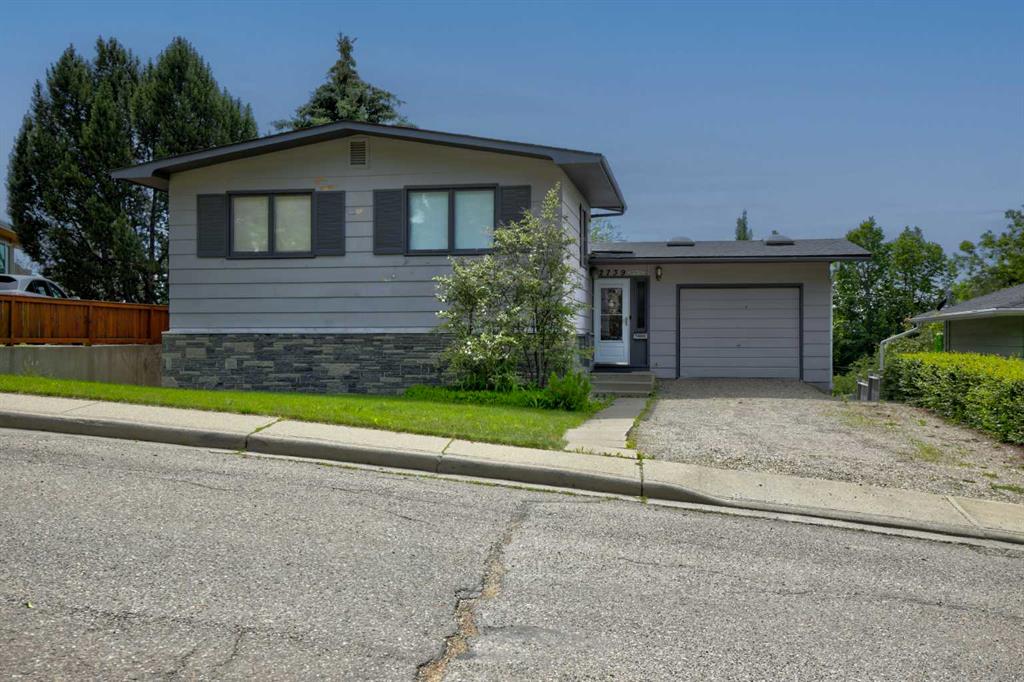 Picture of 2739 Chalice Road NW, Calgary Real Estate Listing
